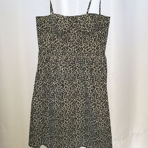 Moda Leopard dress